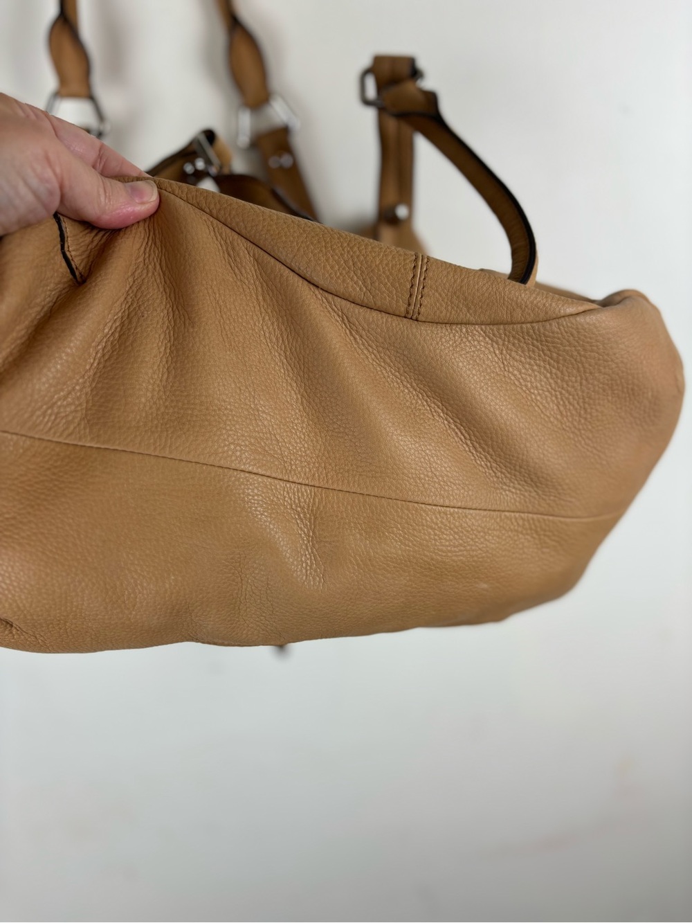 B Makowsky Leather Slouchy Hobo Shoulder Bag in Tan/Camel Shade - Picture 3 of 16